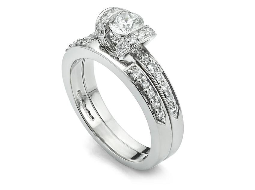 Tiffany ribbon ring shaped wedding ring