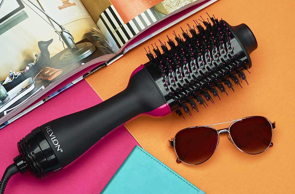 Achieve a shiny blowout&#x002014;complete with volume&#x002014;in minutes. (Photo: Amazon)