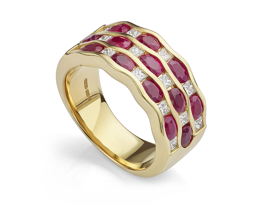 Ruby and diamond ring in yellow gold set with oval rubies and princess cut diamonds. 